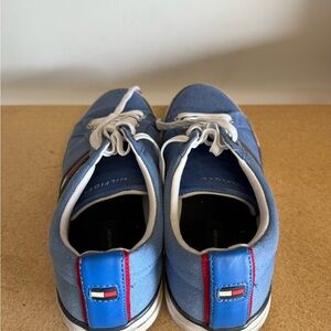 Tommy Hilfiger Men's Blue and White Sneakers